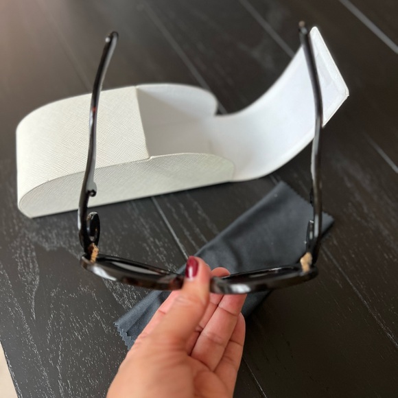 Authentic Prada Baroque tortoise sunglasses. - Picture 7 of 9